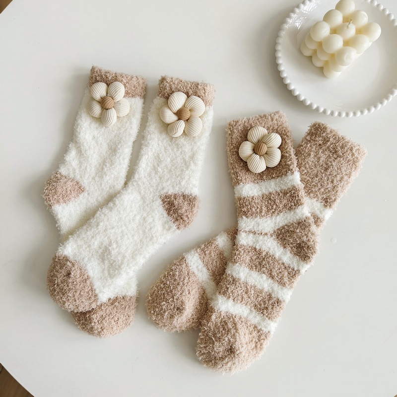 Coral Fleece Socks For Women Winter Thickened Non-shedding Home Sleeping Socks Small Flower Warm Mid-tube Floor Socks