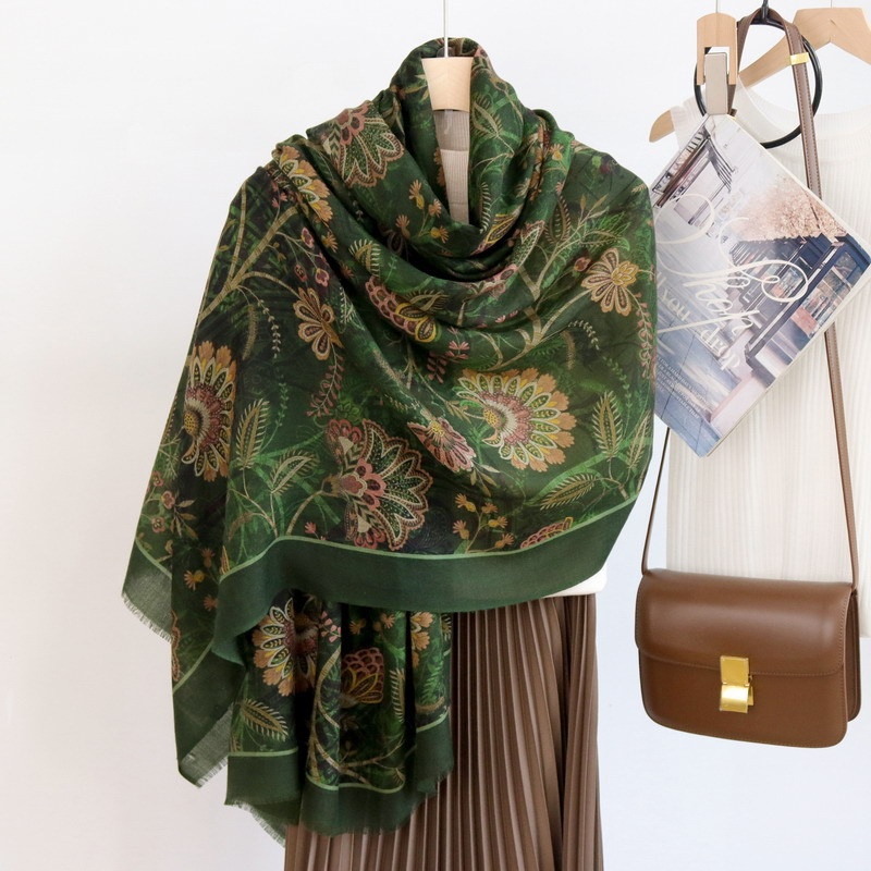 Temperament Dark Green High-end Luxury Water-soluble Wool Scarf Women's Thin Versatile Long Style Classic Shawl With Beardless - 2