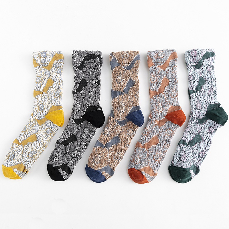 Autumn And Winter Japanese Style Sweet Socks For Women With Pleated Small Flower Pattern Retro Forest Color Matching Pile Socks