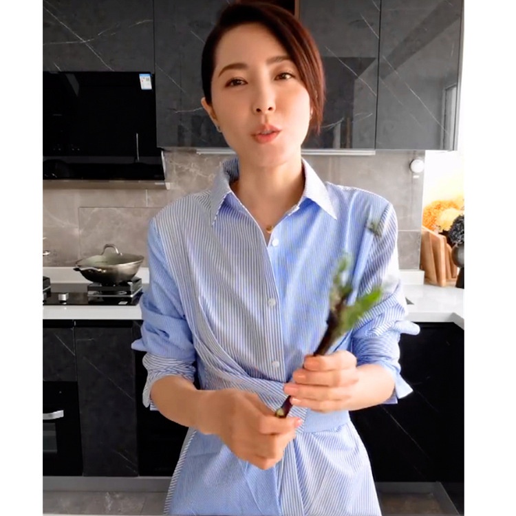 Celebrity Zeng Li's Striped Shirt Dress For Women, Mid-length Waist Slimming, Contrasting Color Asymmetry - 4