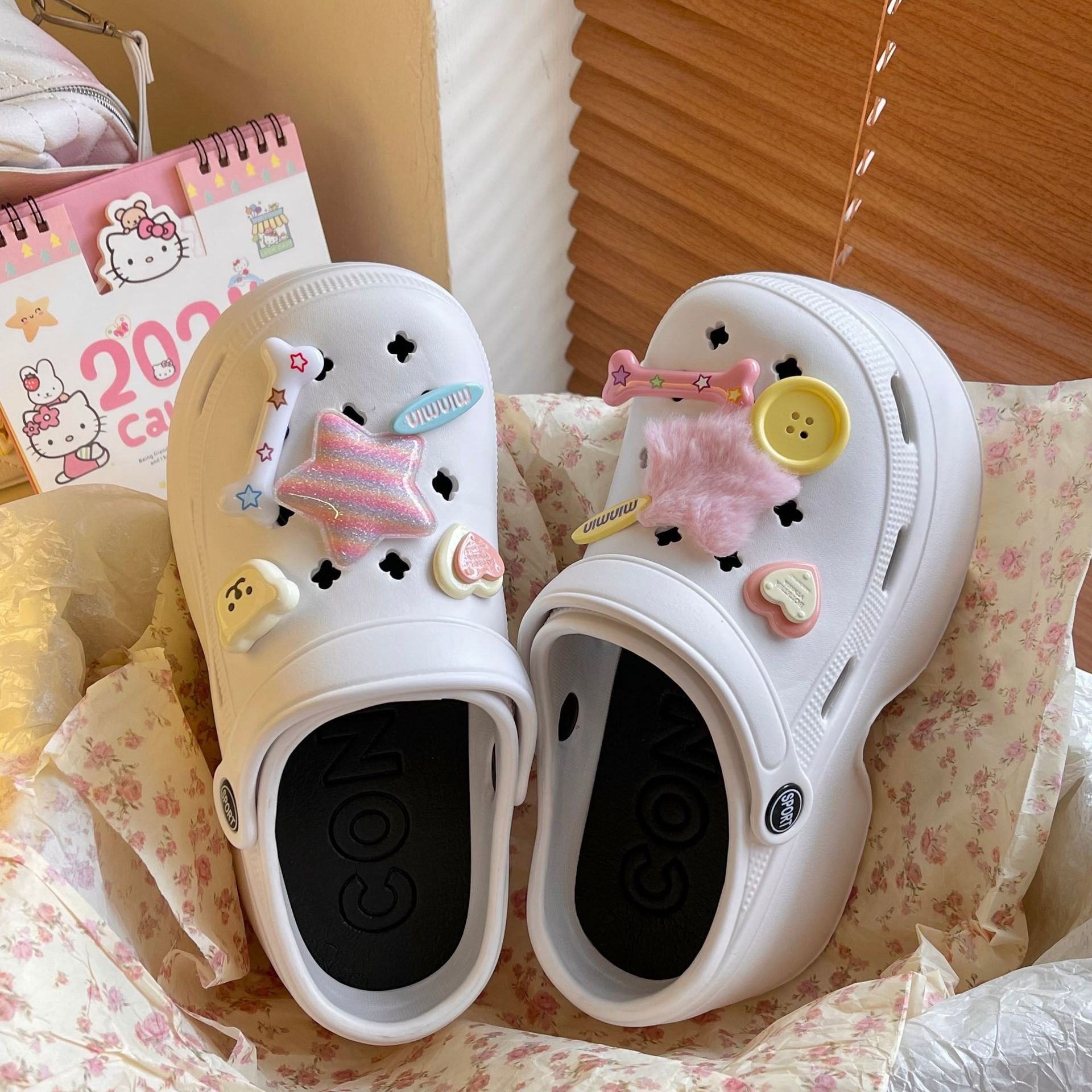 Internet Celebrity White Cute Height-enhancing Thick-soled Hole Shoes For Women Summer Outdoor Non-slip Closed-toe Sandals