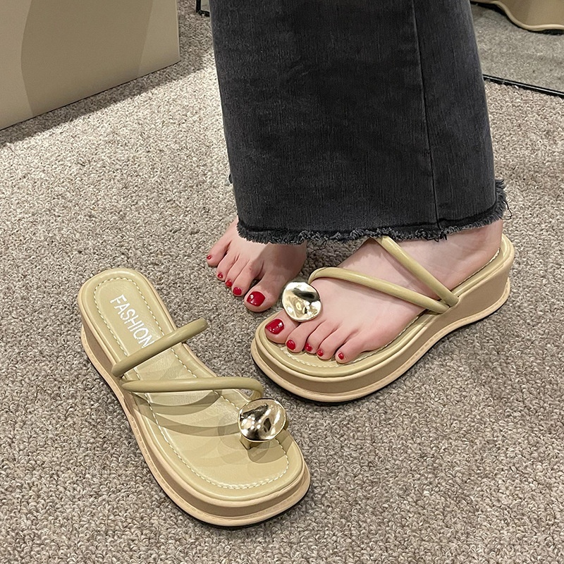 Internet Celebrity Hot-selling Thick-soled Slippers For Women In Summer Style Outdoor Clip-toe High-end Fashionable Beach Sandals