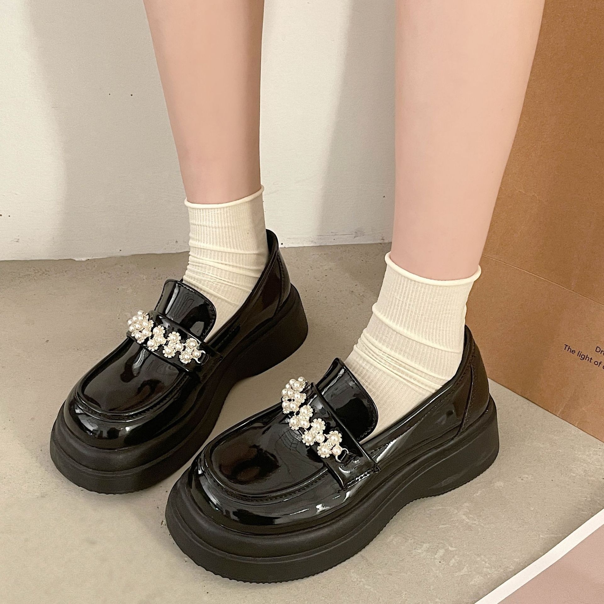 Retro Thick-soled Leather Shoes For Women Spring And Autumn British Style All-match French Pearl Loafers