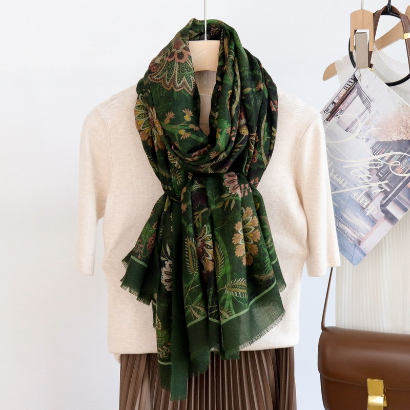 Temperament Dark Green High-end Luxury Water-soluble Wool Scarf Women's Thin Versatile Long Style Classic Shawl With Beardless - 4