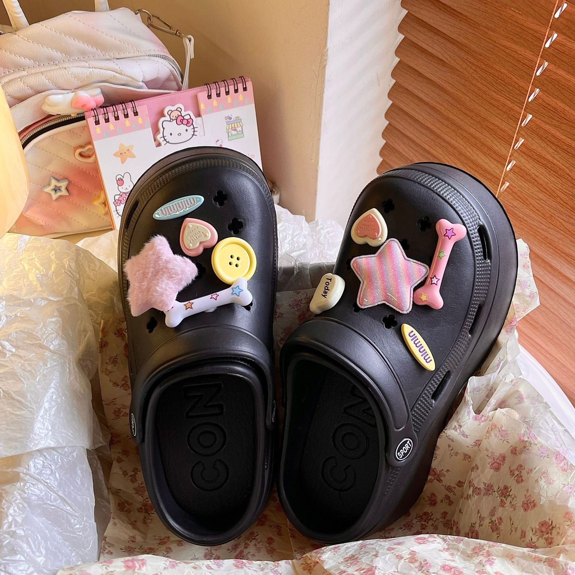 Japanese Casual Non-slip Thick-soled Hole Shoes For Women Spring And Summer Cute Beach Outdoor Heightening Closed-toe Slippers