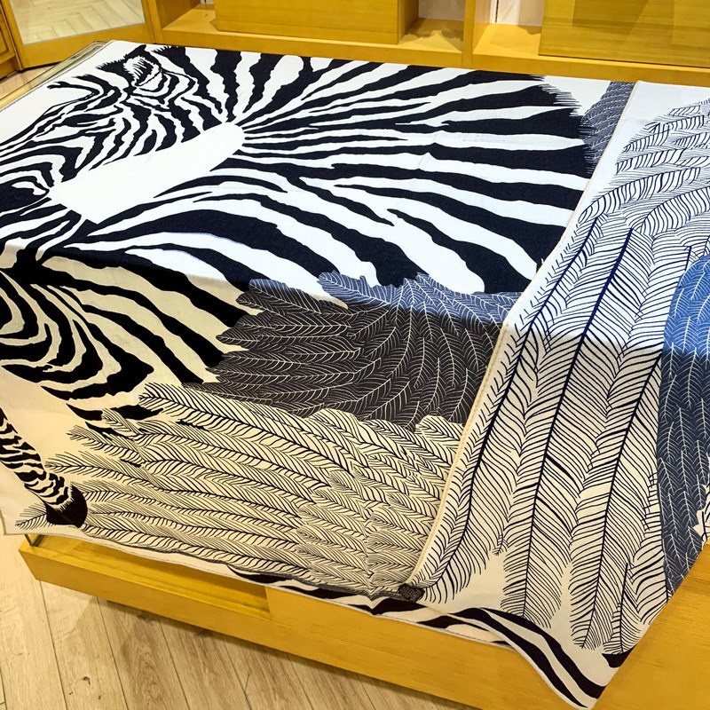 Zebra Pegasus Double-sided Heterochromatic Silk Wool Large Square Scarf For Women Autumn And Winter Warm Silk Wool Large Shawl Scarf