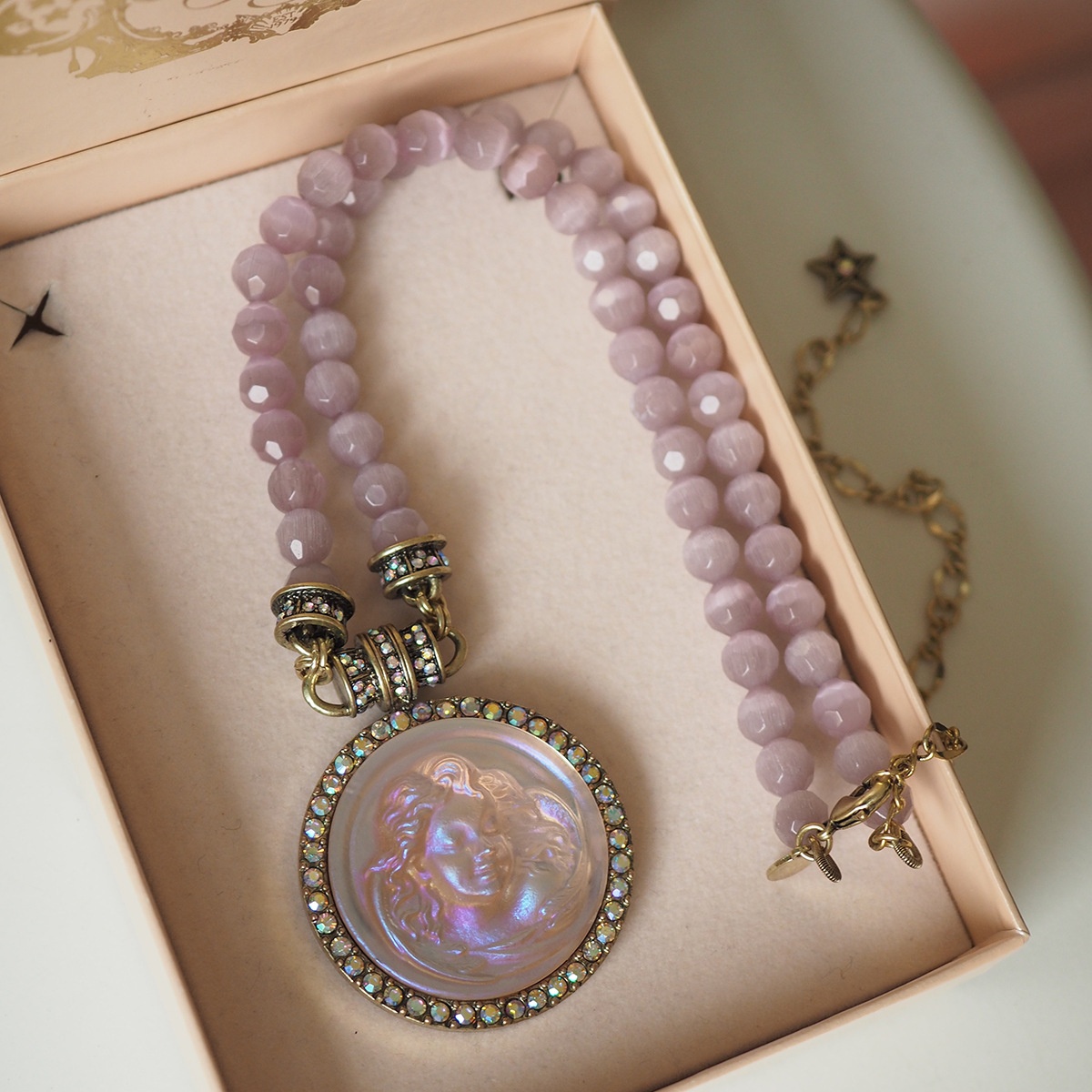 Relief Sleeping Angel Retro Medieval Vintage Antique Design Necklace Cat's Eye Beads